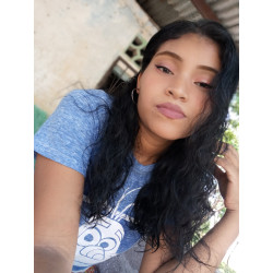 Kenyalee Hansack Flores