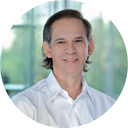 Luis R Soto E