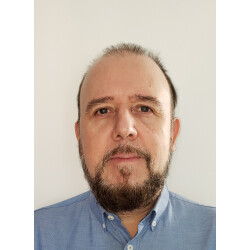 Claudio Mena Farías